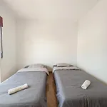 Terraco 26 - 8br Sleeps 22, Garden & Terrace, Near Lisbon & Beaches 빌라 Sobreda