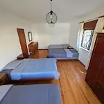 Terraco 26 - 8br Sleeps 22, Garden & Terrace, Near Lisbon & Beaches * Sobreda