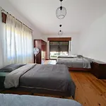 Terraco 26 - 8br Sleeps 22, Garden & Terrace, Near Lisbon & Beaches *