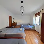 빌라 Terraco 26 - 8br Sleeps 22, Garden & Terrace, Near Lisbon & Beaches