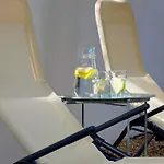 Villa Terraco 26 - 8br Sleeps 22, Garden & Terrace, Near Lisbon & Beaches Sobreda