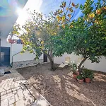 Terraco 26 - 8br Sleeps 22, Garden & Terrace, Near Lisbon & Beaches * Sobreda