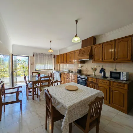 Terraco 26 - 8br Sleeps 22, Garden & Terrace, Near Lisbon & Beaches Villa Sobreda