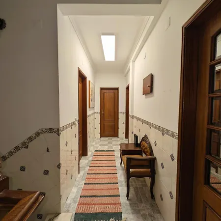 Terraco 26 - 8br Sleeps 22, Garden & Terrace, Near Lisbon & Beaches * Sobreda