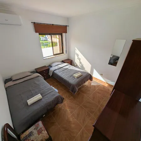 Terraco 26 - 8br Sleeps 22, Garden & Terrace, Near Lisbon & Beaches Villa Sobreda