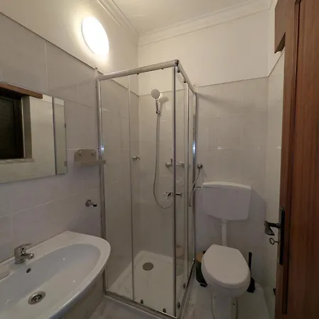 Terraco 26 - 8br Sleeps 22, Garden & Terrace, Near Lisbon & Beaches Villa Sobreda