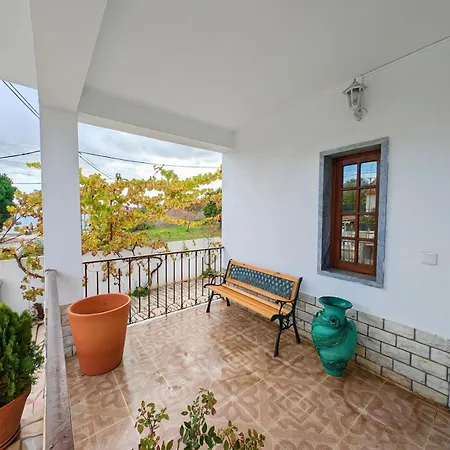 Terraco 26 - 8br Sleeps 22, Garden & Terrace, Near Lisbon & Beaches