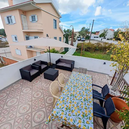 Terraco 26 - 8br Sleeps 22, Garden & Terrace, Near Lisbon & Beaches Villa Sobreda