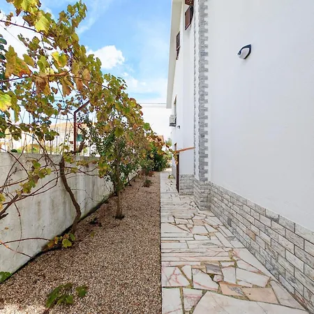 Terraco 26 - 8br Sleeps 22, Garden & Terrace, Near Lisbon & Beaches Villa Sobreda