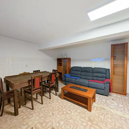 Terraco 26 - 8br Sleeps 22, Garden & Terrace, Near Lisbon & Beaches *