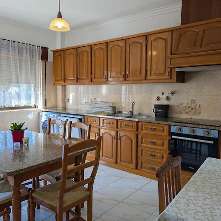 Terraco 26 - 8br Sleeps 22, Garden & Terrace, Near Lisbon & Beaches Villa *