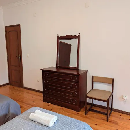 Terraco 26 - 8br Sleeps 22, Garden & Terrace, Near Lisbon & Beaches * Sobreda