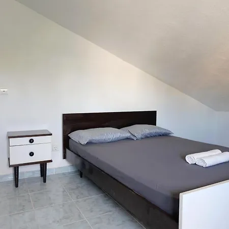 Villa Terraco 26 - 8br Sleeps 22, Garden & Terrace, Near Lisbon & Beaches *