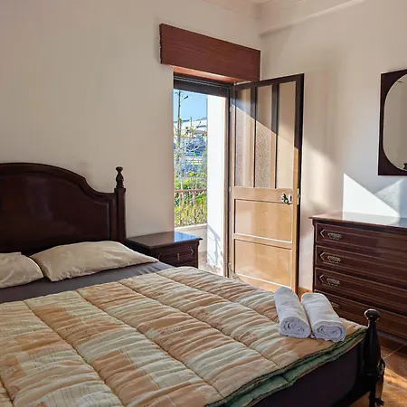 Terraco 26 - 8br Sleeps 22, Garden & Terrace, Near Lisbon & Beaches *