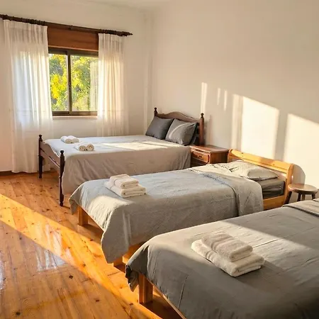 Terraco 26 - 8br Sleeps 22, Garden & Terrace, Near Lisbon & Beaches *