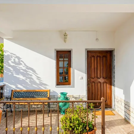 Terraco 26 - 8br Sleeps 22, Garden & Terrace, Near Lisbon & Beaches Villa