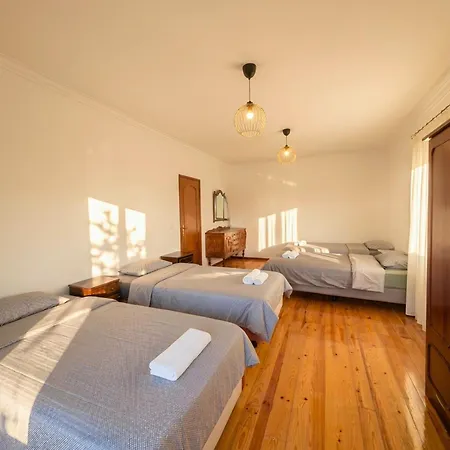 Villa Terraco 26 - 8br Sleeps 22, Garden & Terrace, Near Lisbon & Beaches Sobreda