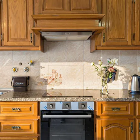 Terraco 26 - 8br Sleeps 22, Garden & Terrace, Near Lisbon & Beaches Villa *