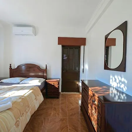 Terraco 26 - 8br Sleeps 22, Garden & Terrace, Near Lisbon & Beaches Villa