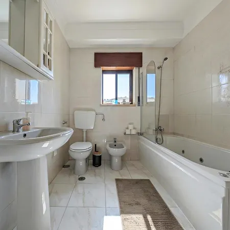 Terraco 26 - 8br Sleeps 22, Garden & Terrace, Near Lisbon & Beaches *