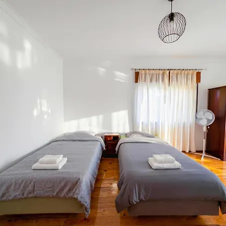 Terraco 26 - 8br Sleeps 22, Garden & Terrace, Near Lisbon & Beaches Villa *