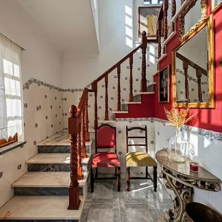 Terraco 26 - 8br Sleeps 22, Garden & Terrace, Near Lisbon & Beaches Villa Sobreda