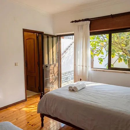 Terraco 26 - 8br Sleeps 22, Garden & Terrace, Near Lisbon & Beaches * Sobreda