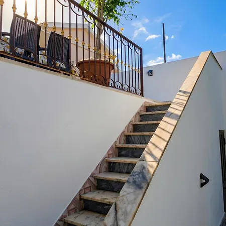Terraco 26 - 8br Sleeps 22, Garden & Terrace, Near Lisbon & Beaches *
