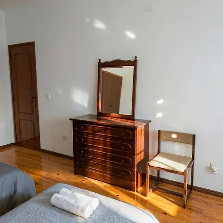 Terraco 26 - 8br Sleeps 22, Garden & Terrace, Near Lisbon & Beaches * Sobreda