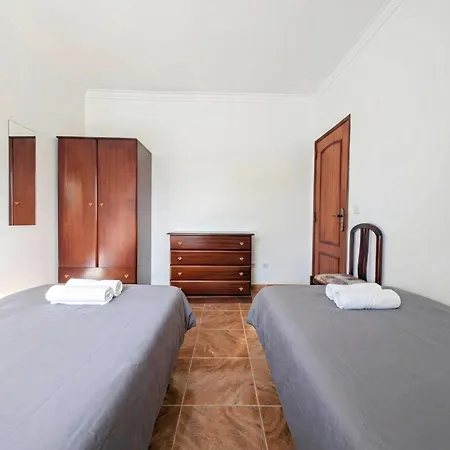 Terraço 26 - 8br Sleeps 22, Garden&terrace, Near Lisbon&beaches Sobreda