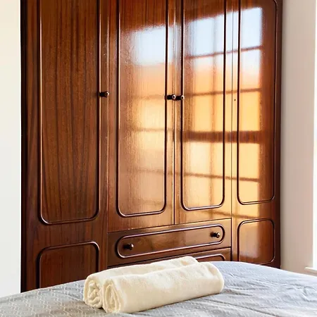 Villa Terraco 26 - 8br Sleeps 22, Garden & Terrace, Near Lisbon & Beaches Sobreda