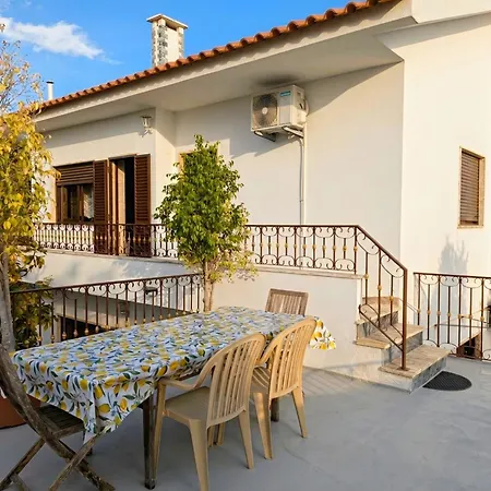 Villa Terraco 26 - 8br Sleeps 22, Garden & Terrace, Near Lisbon & Beaches