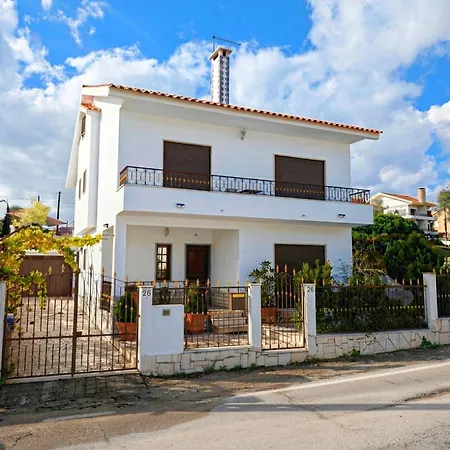 Terraco 26 - 8br Sleeps 22, Garden & Terrace, Near Lisbon & Beaches Villa