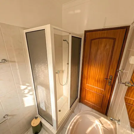 Terraco 26 - 8br Sleeps 22, Garden & Terrace, Near Lisbon & Beaches *