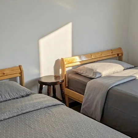 Terraco 26 - 8br Sleeps 22, Garden & Terrace, Near Lisbon & Beaches * Sobreda