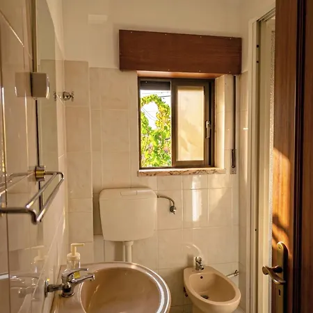 Terraco 26 - 8br Sleeps 22, Garden & Terrace, Near Lisbon & Beaches *