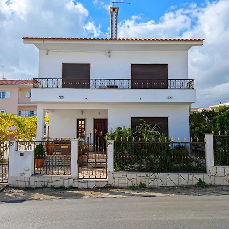 Villa Terraco 26 - 8br Sleeps 22, Garden & Terrace, Near Lisbon & Beaches *
