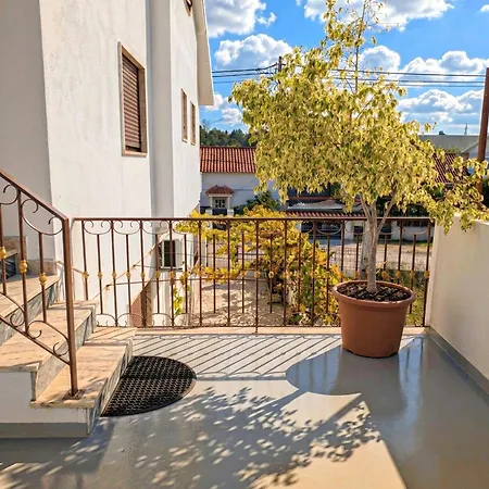 Terraco 26 - 8br Sleeps 22, Garden & Terrace, Near Lisbon & Beaches Villa