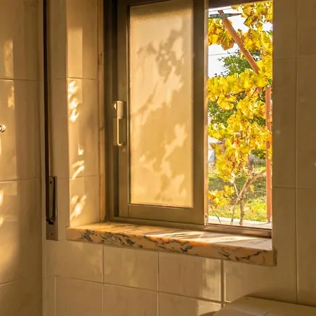 Villa Terraco 26 - 8br Sleeps 22, Garden & Terrace, Near Lisbon & Beaches Sobreda