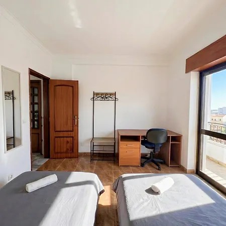Villa Terraco 26 - 8br Sleeps 22, Garden & Terrace, Near Lisbon & Beaches Sobreda