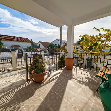 Terraco 26 - 8br Sleeps 22, Garden & Terrace, Near Lisbon & Beaches 빌라 *