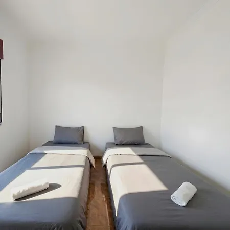 Terraco 26 - 8br Sleeps 22, Garden & Terrace, Near Lisbon & Beaches Villa