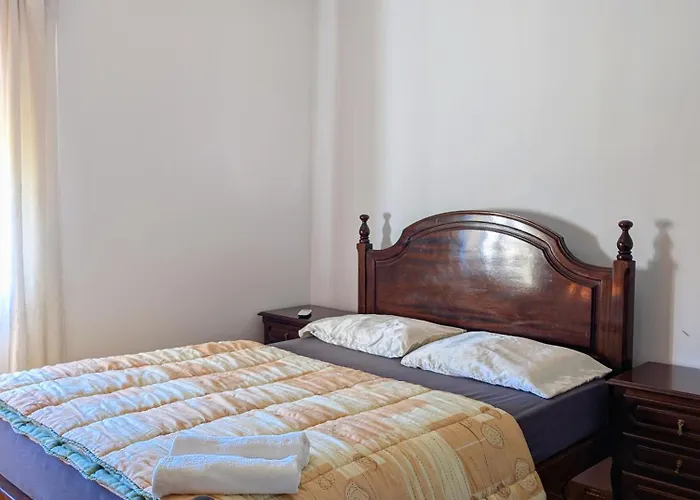 别墅 Terraco 26 - 8br Sleeps 22, Garden & Terrace, Near Lisbon & Beaches Sobreda