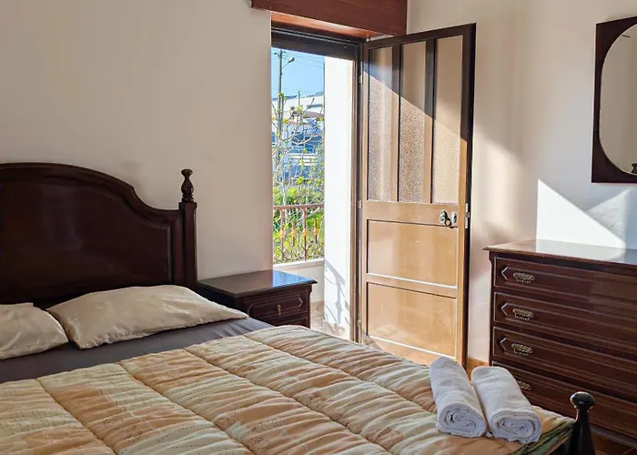 Terraco 26 - 8br Sleeps 22, Garden & Terrace, Near Lisbon & Beaches *
