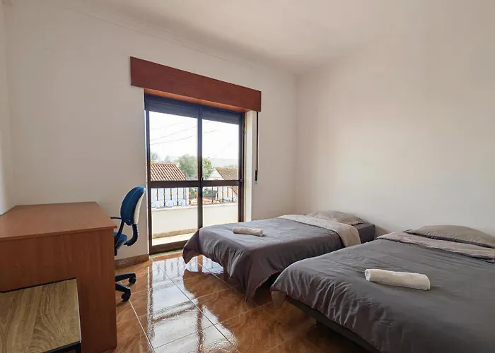 Terraco 26 - 8br Sleeps 22, Garden & Terrace, Near Lisbon & Beaches *