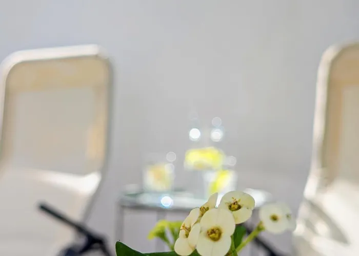 Terraco 26 - 8br Sleeps 22, Garden & Terrace, Near Lisbon & Beaches *