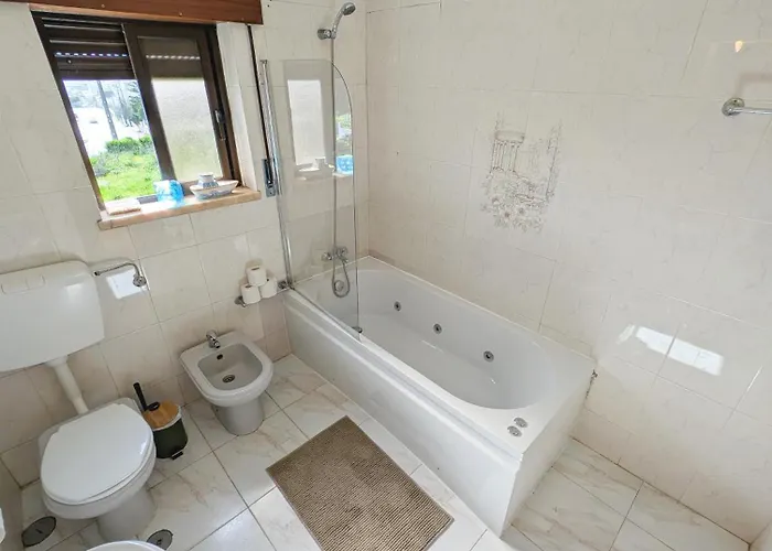 Terraco 26 - 8br Sleeps 22, Garden & Terrace, Near Lisbon & Beaches