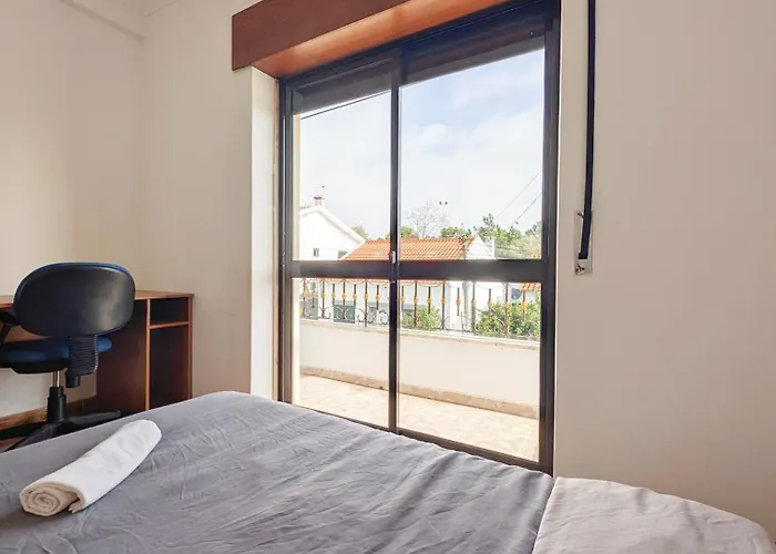 Terraco 26 - 8br Sleeps 22, Garden & Terrace, Near Lisbon & Beaches *