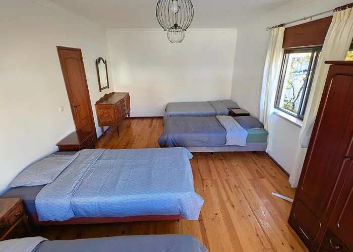 Terraco 26 - 8br Sleeps 22, Garden & Terrace, Near Lisbon & Beaches * Sobreda