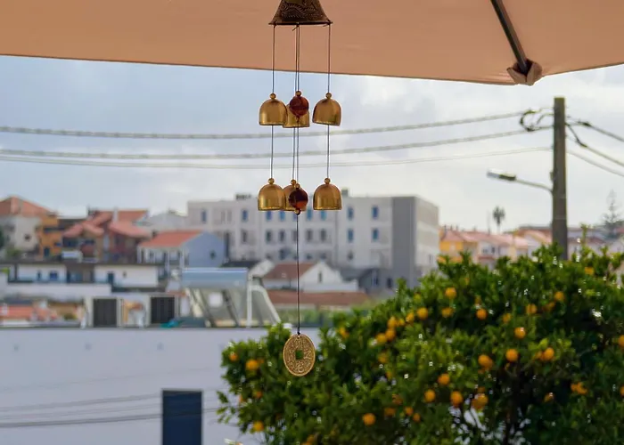 Terraco 26 - 8br Sleeps 22, Garden & Terrace, Near Lisbon & Beaches Sobreda